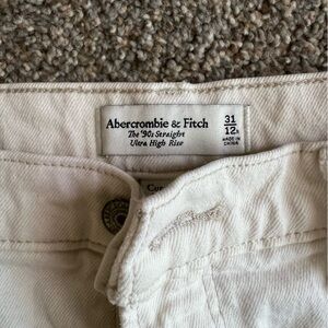Abercrombie 90s Straight Ultra High Rise Curve Love Jeans